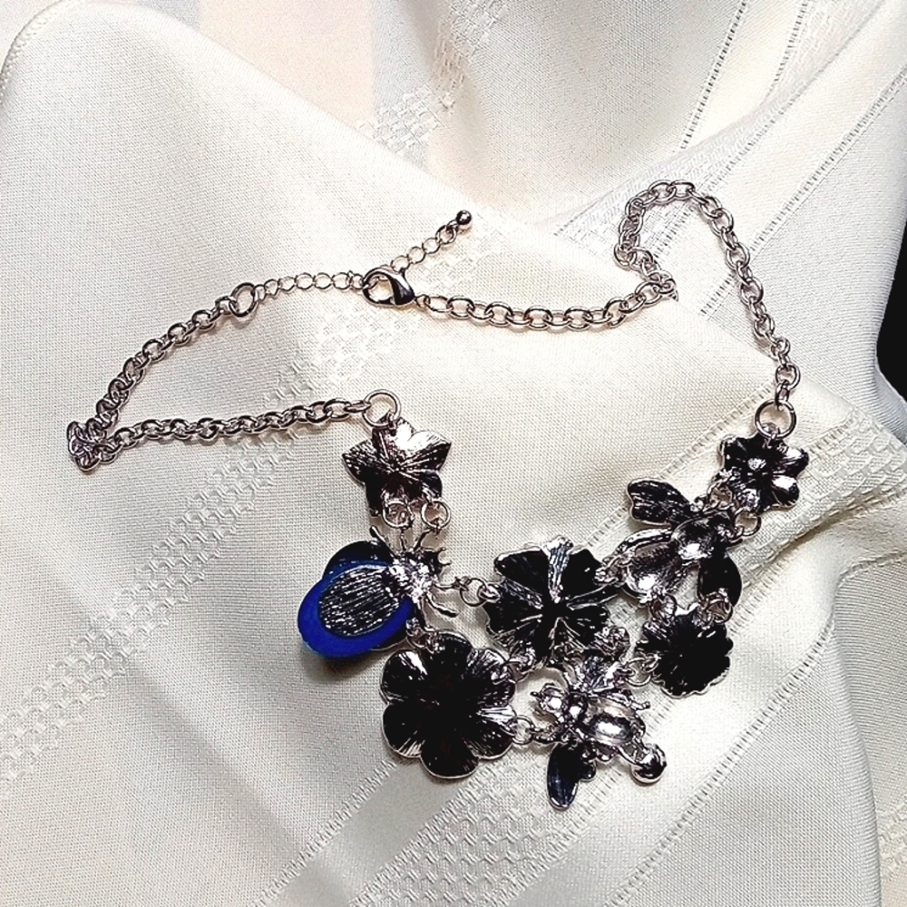 SILVER NECKLACE WITH BLUES & TEAL FLOWERS & BEES - Picture 2 of 5